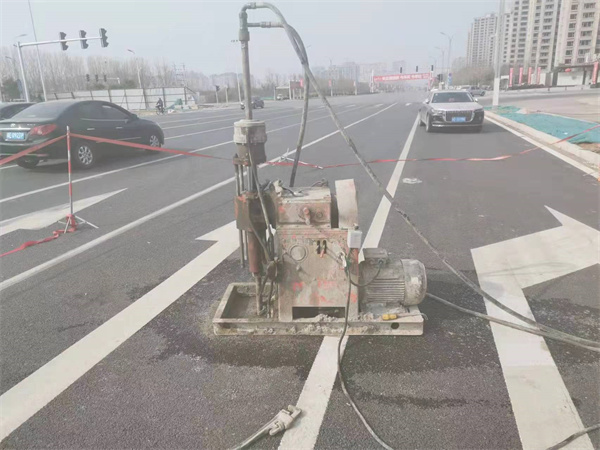 王下乡公路路面下沉沉降开裂注浆加固施工